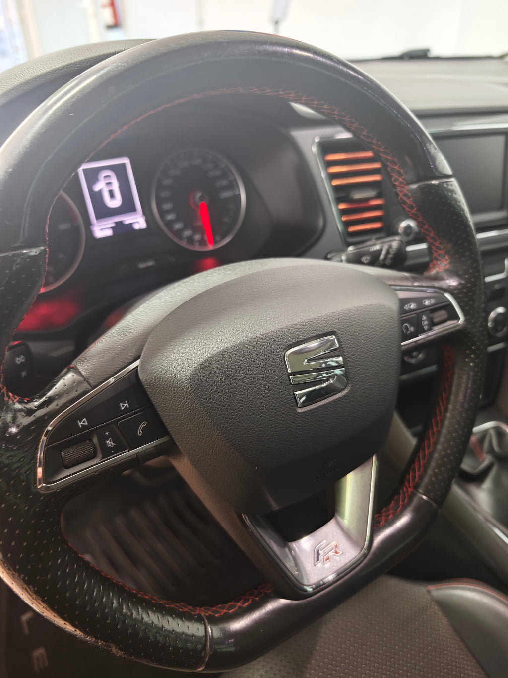 SEAT LEÓN ST 2.0 TDi 150cv FR 13.990€ 2017 TOTALMENTE REVISADO!!!